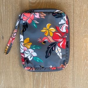 Vera Bradley Lighten Up Wipes Pouch. NWT.